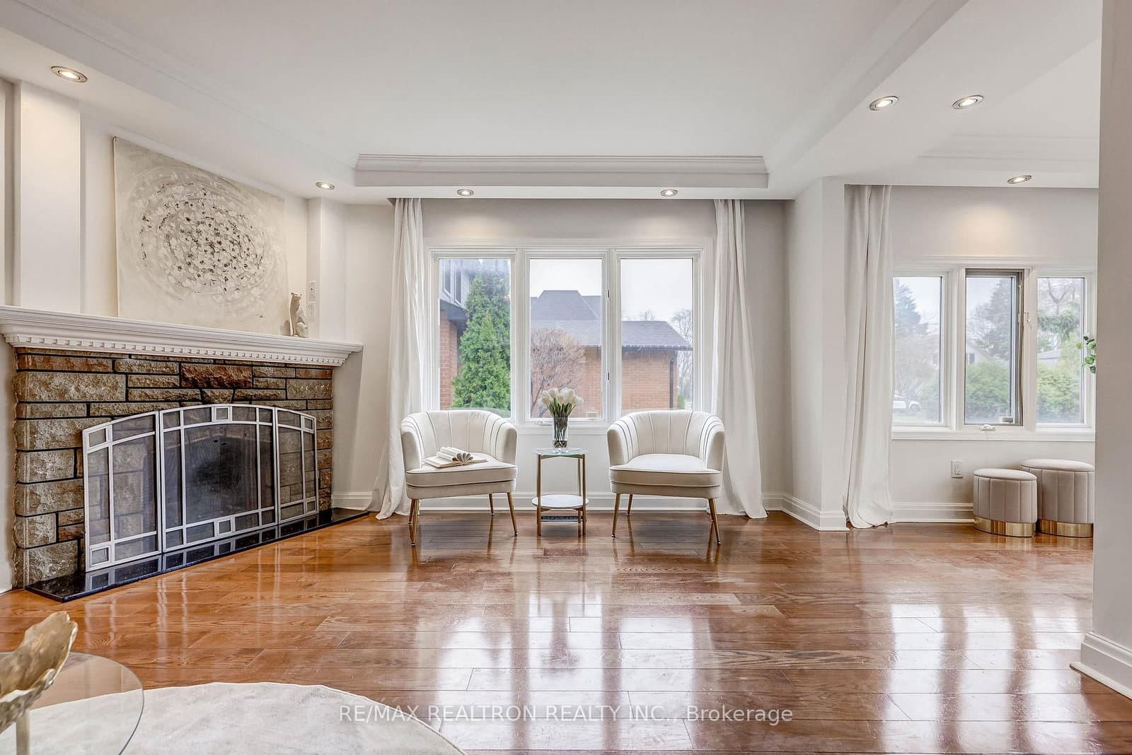 188 Maplehurst Avenue thumbnail 9