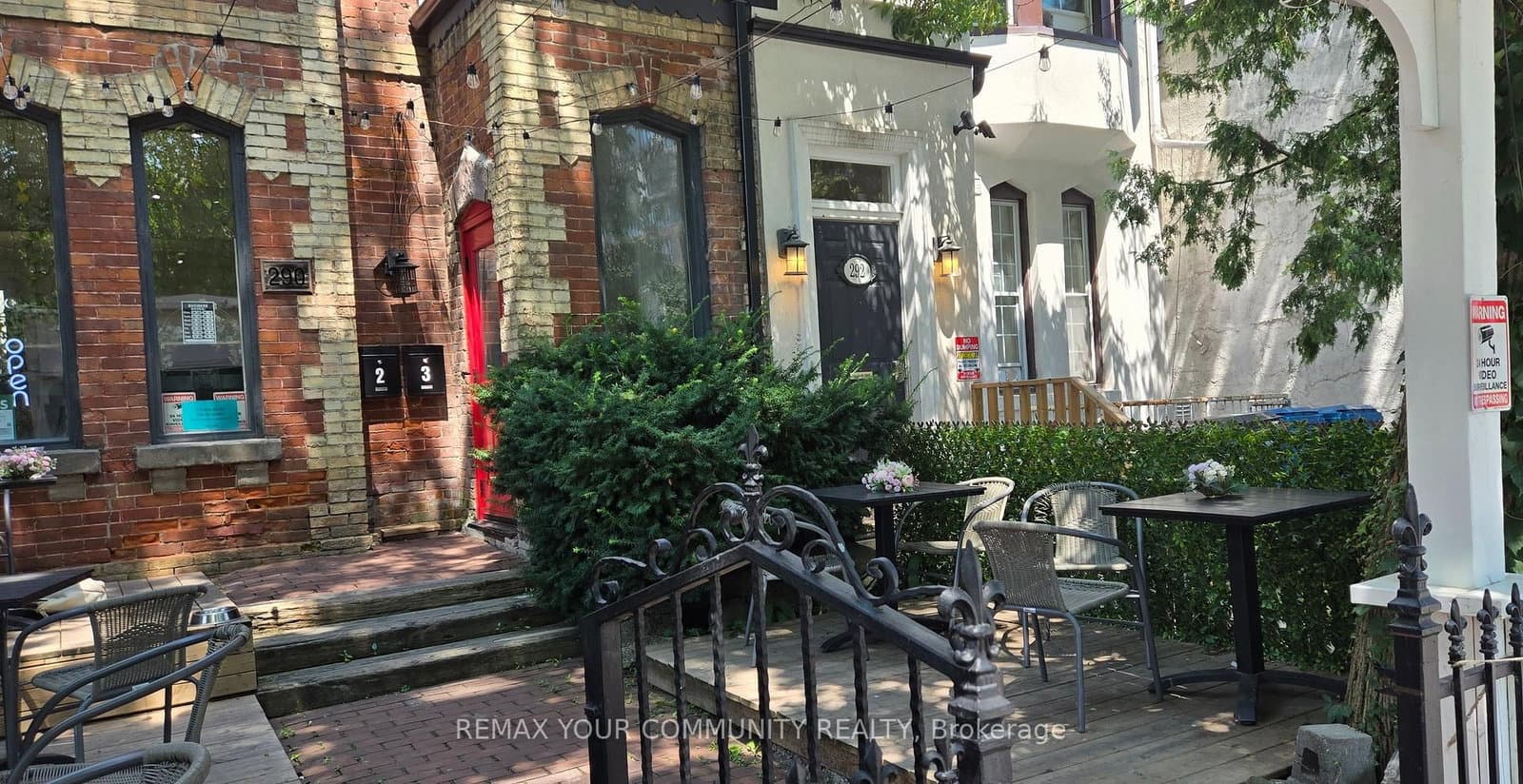 290 Gerrard Street E thumbnail 2