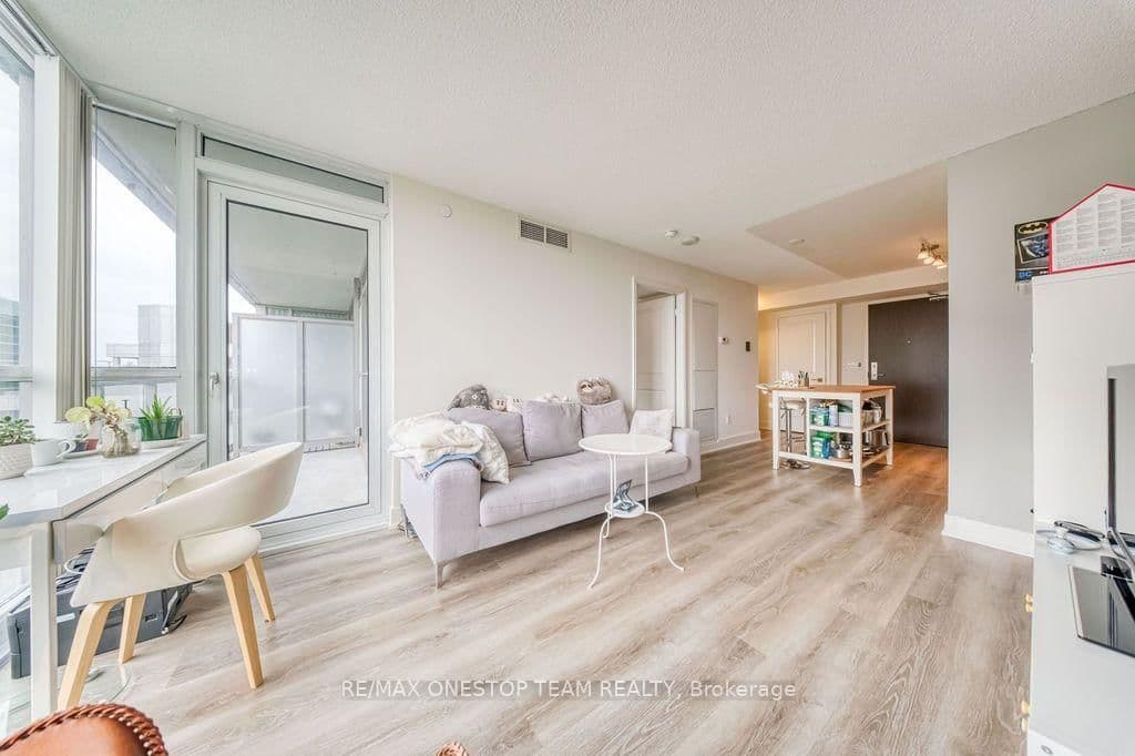 88 Sheppard Avenue E, Unit 811 thumbnail 15