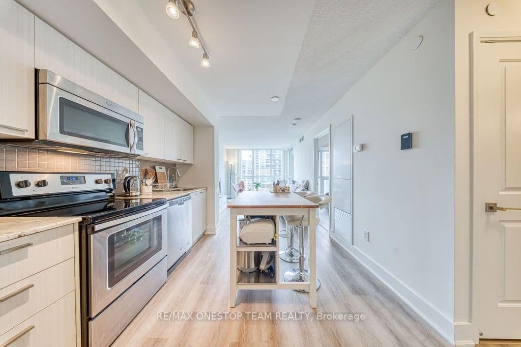 88 Sheppard Avenue E, Unit 811 thumbnail 7