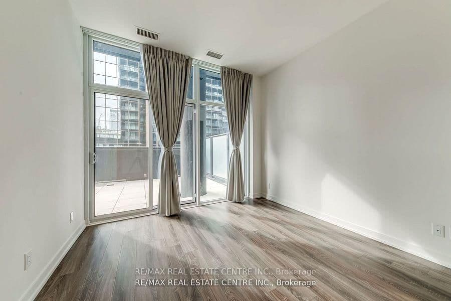 20 Edward Street, Unit 406 thumbnail 13
