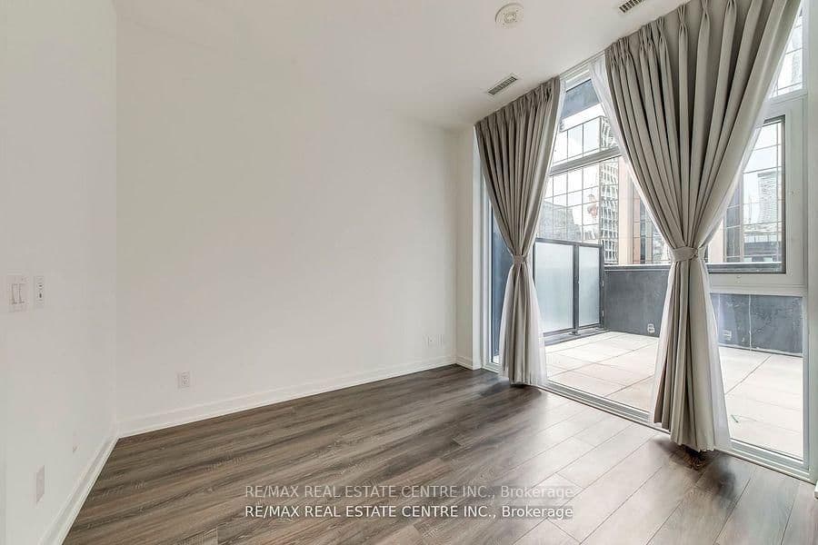 20 Edward Street, Unit 406 thumbnail 19