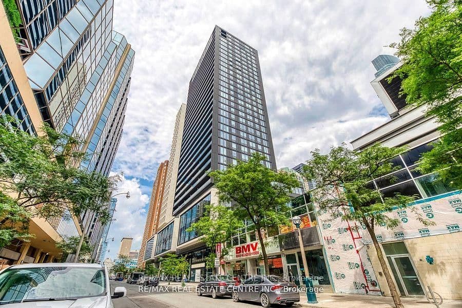 20 Edward Street, Unit 406 thumbnail 2