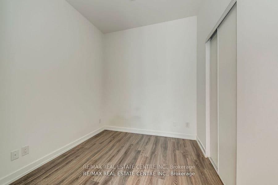 20 Edward Street, Unit 406 thumbnail 24