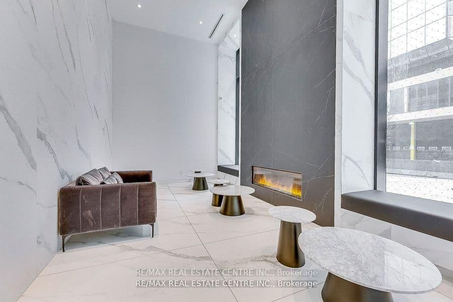 20 Edward Street, Unit 406 thumbnail 4