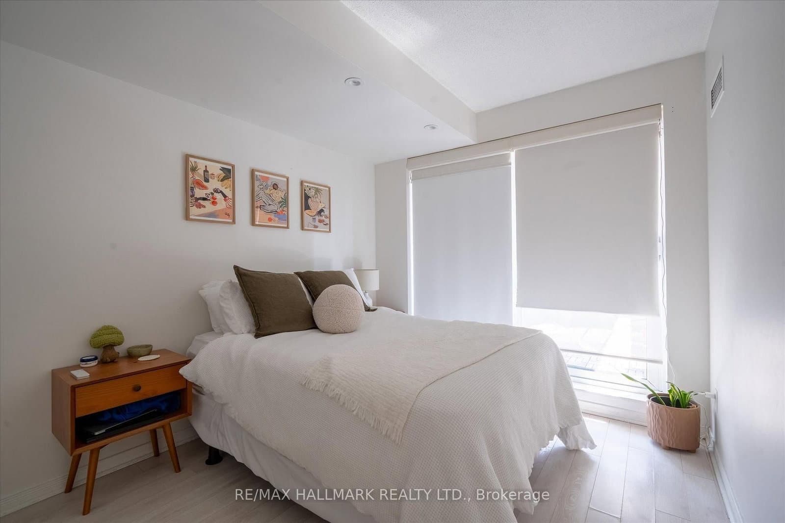 230 King Street E, Unit 706 thumbnail 16