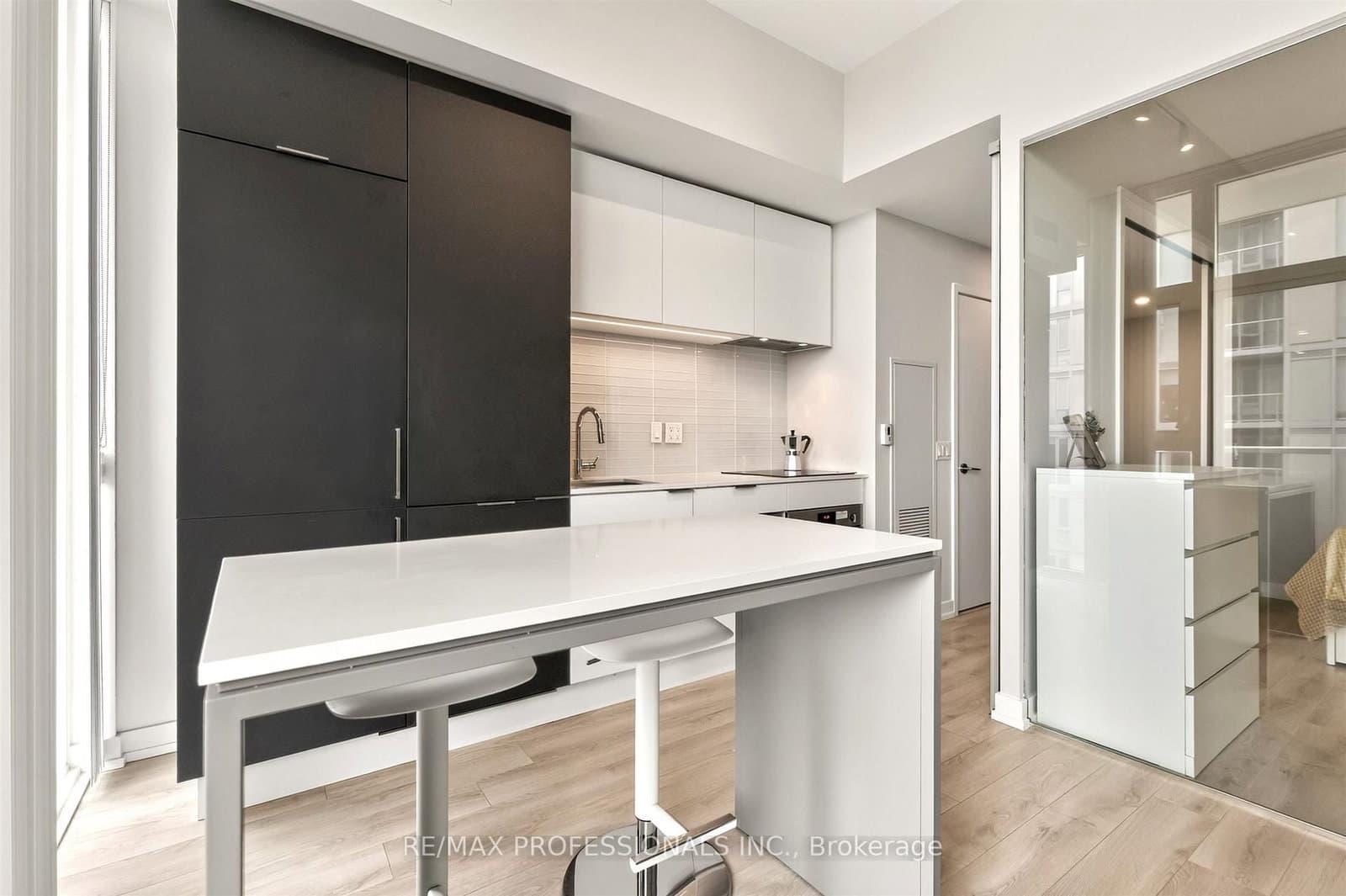 33 Helendale Avenue, Unit 1102 thumbnail 13