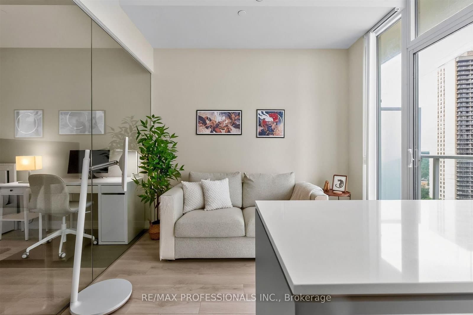 33 Helendale Avenue, Unit 1102 thumbnail 16