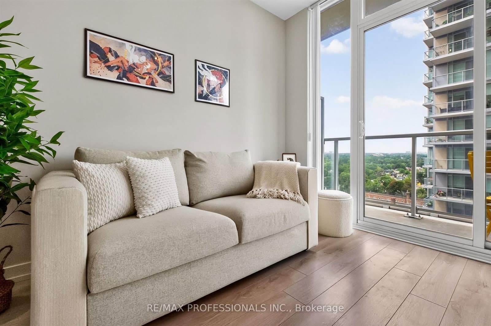 33 Helendale Avenue, Unit 1102 thumbnail 17