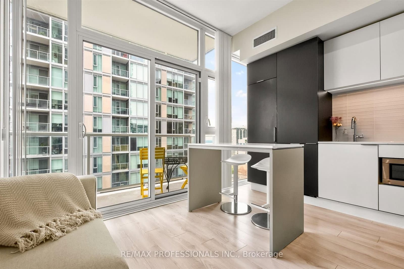 33 Helendale Avenue, Unit 1102 thumbnail 19