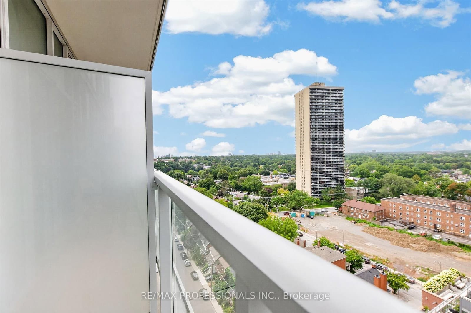 33 Helendale Avenue, Unit 1102 thumbnail 30