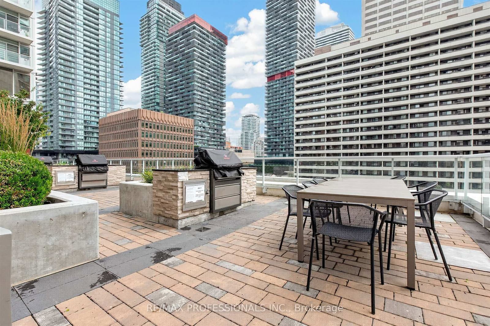 33 Helendale Avenue, Unit 1102 thumbnail 31