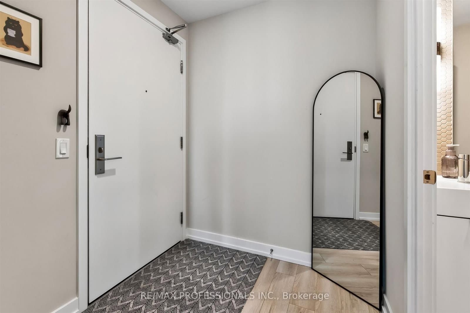 33 Helendale Avenue, Unit 1102 thumbnail 8