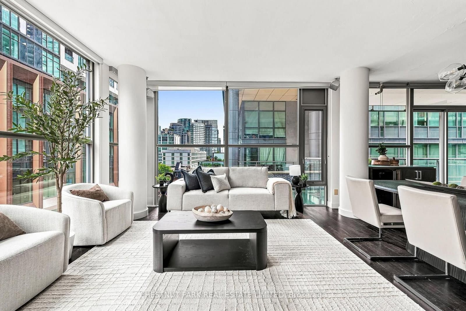 #611 - 25 Oxley Street