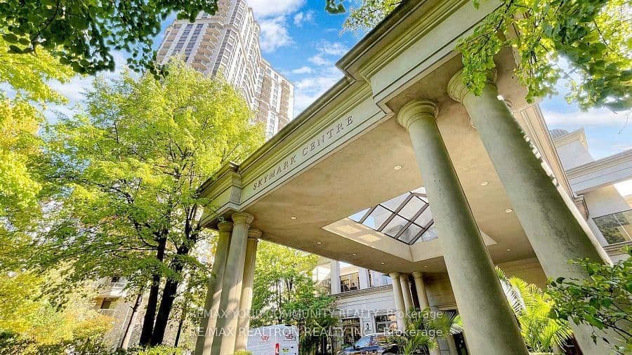 78 Harrison Garden Boulevard, Unit 103 thumbnail 7