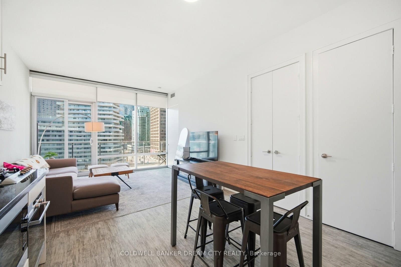39 Queens Quay E, Unit 837 thumbnail 12