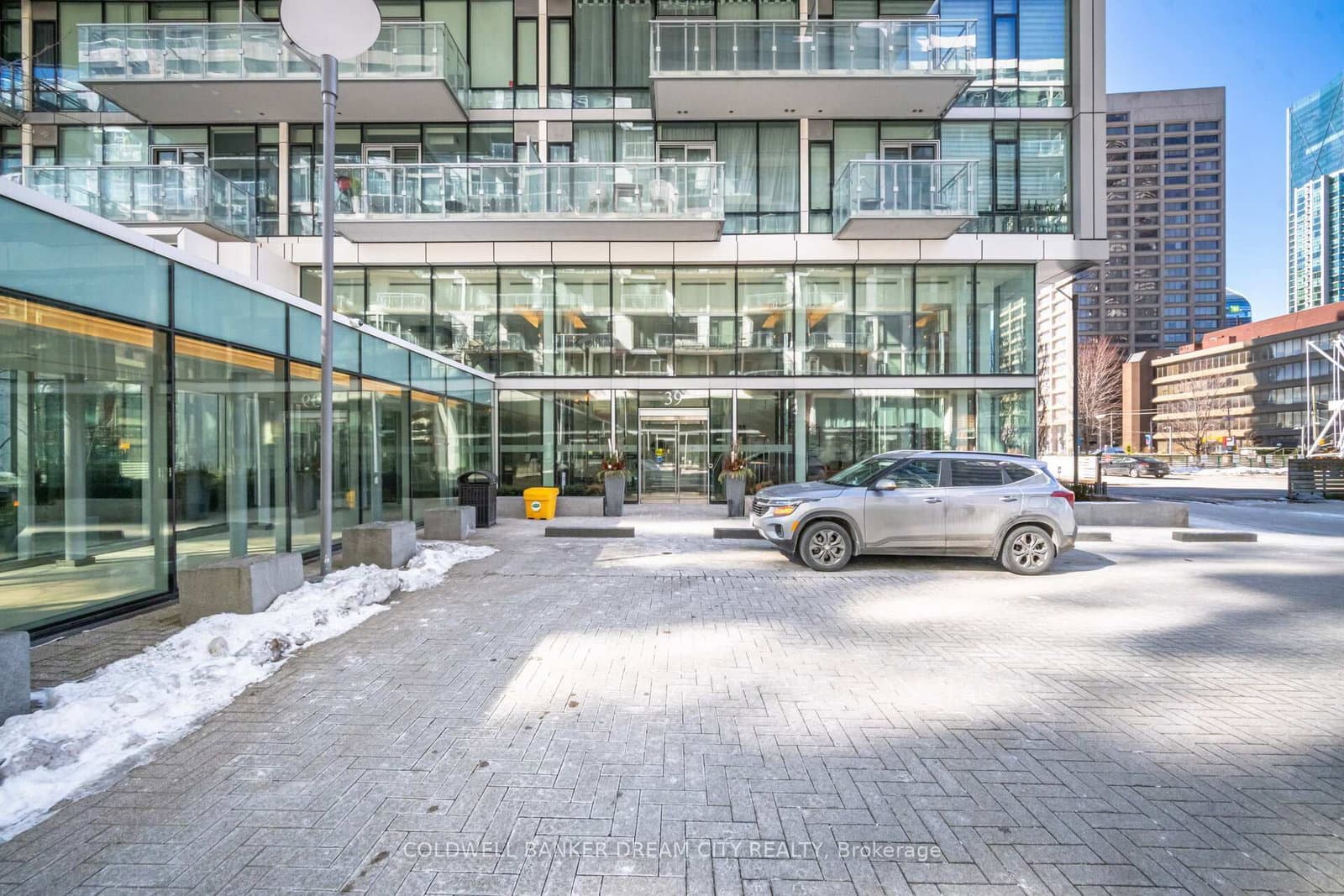 39 Queens Quay E, Unit 837 thumbnail 2