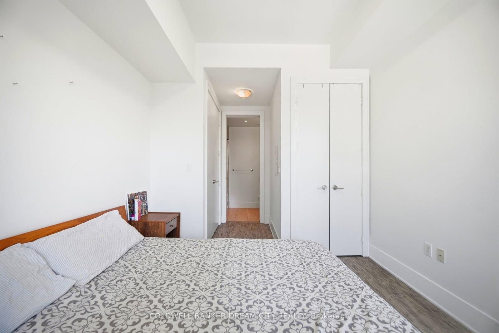 39 Queens Quay E, Unit 837 thumbnail 23