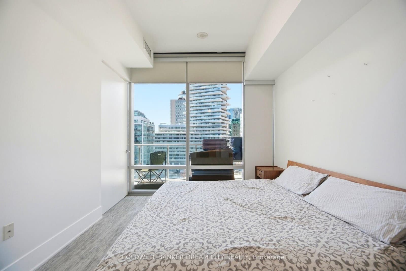 39 Queens Quay E, Unit 837 thumbnail 24