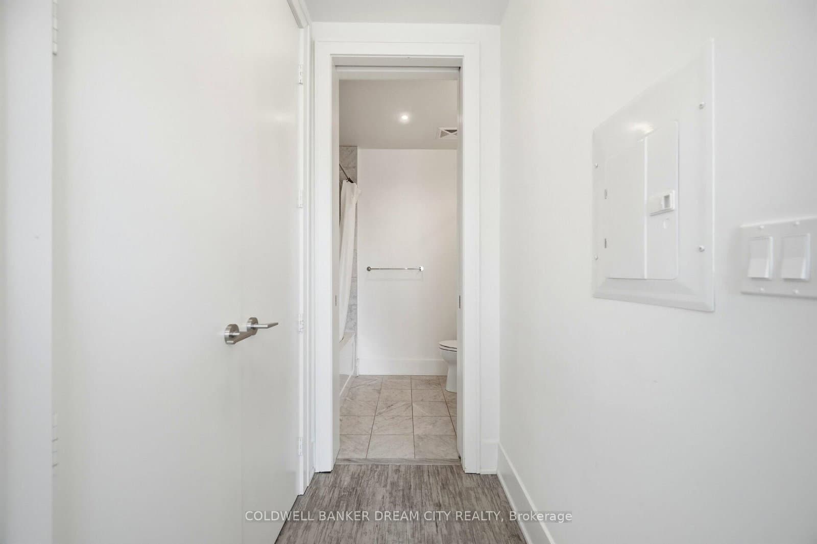 39 Queens Quay E, Unit 837 thumbnail 25