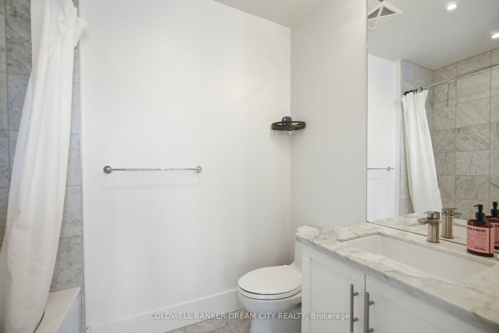 39 Queens Quay E, Unit 837 thumbnail 26