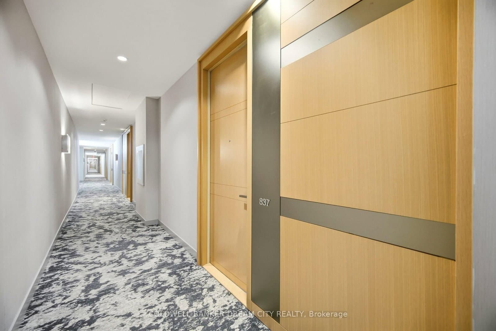 39 Queens Quay E, Unit 837 thumbnail 4