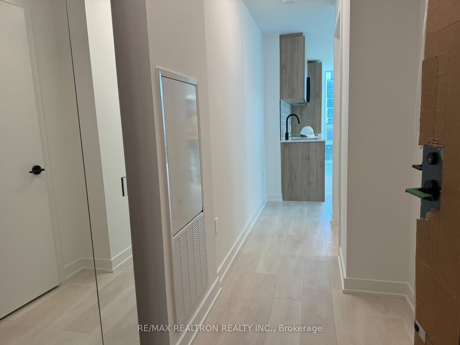 127 Broadway Avenue, Unit 1402 thumbnail 5