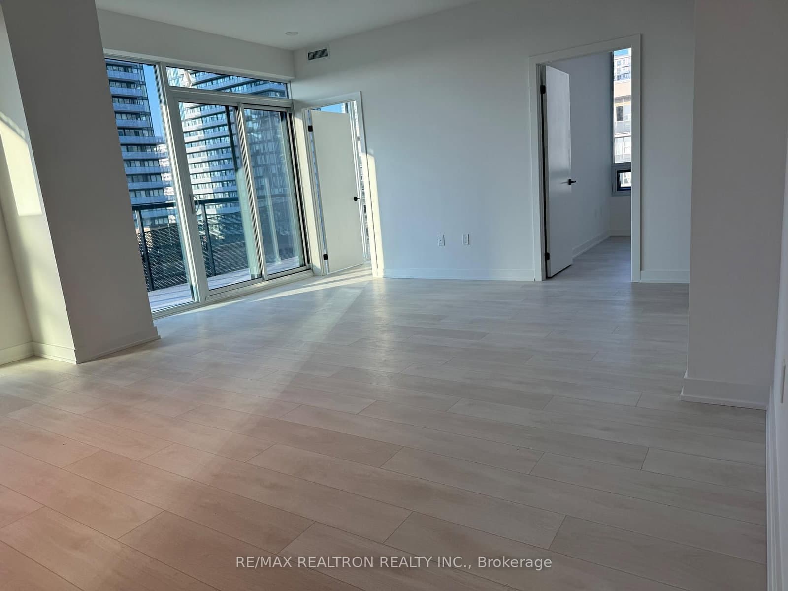 127 Broadway Avenue, Unit 1402 thumbnail 6