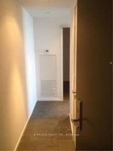 5 St Joseph Street, Unit 3810 thumbnail 11