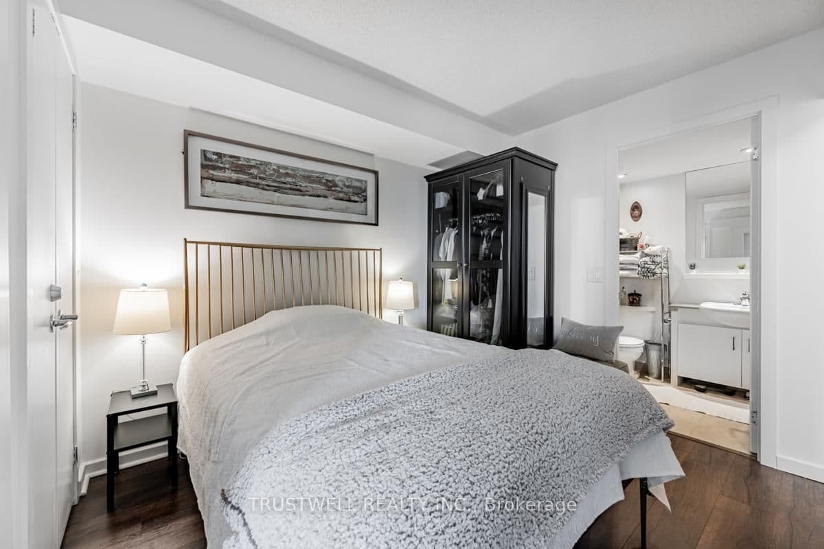 208 Queens Quay W, Unit 511 thumbnail 11