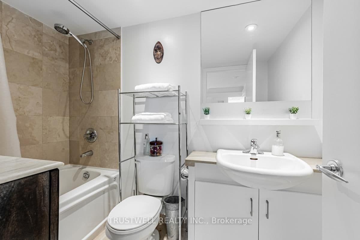 208 Queens Quay W, Unit 511 thumbnail 13