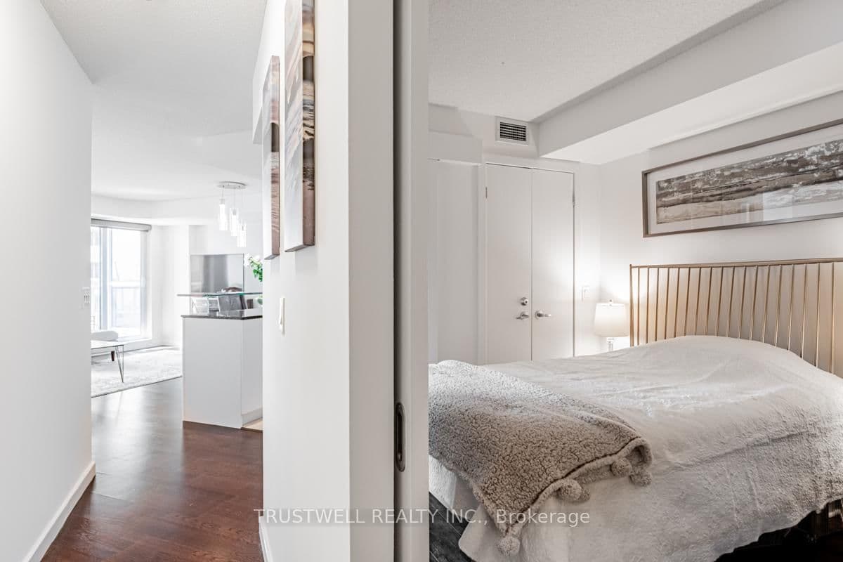 208 Queens Quay W, Unit 511 thumbnail 14