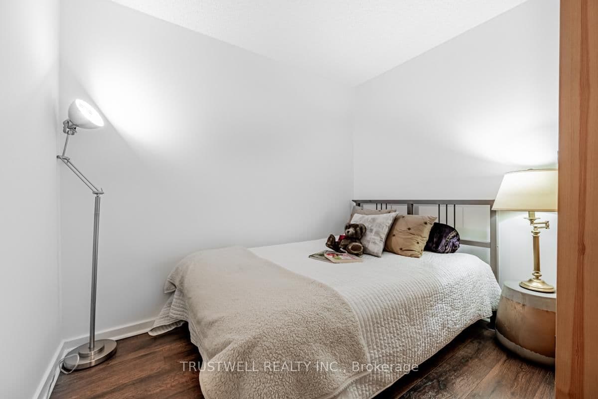 208 Queens Quay W, Unit 511 thumbnail 18