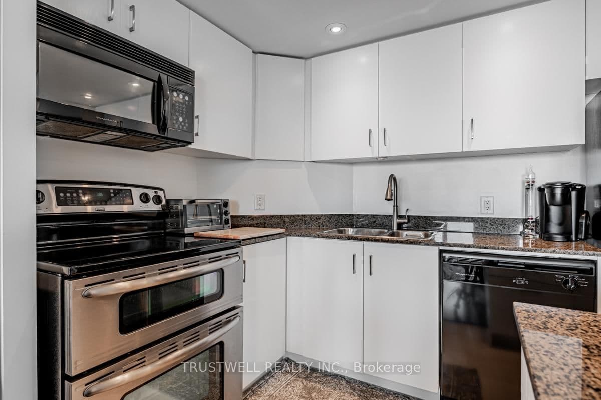208 Queens Quay W, Unit 511 thumbnail 9