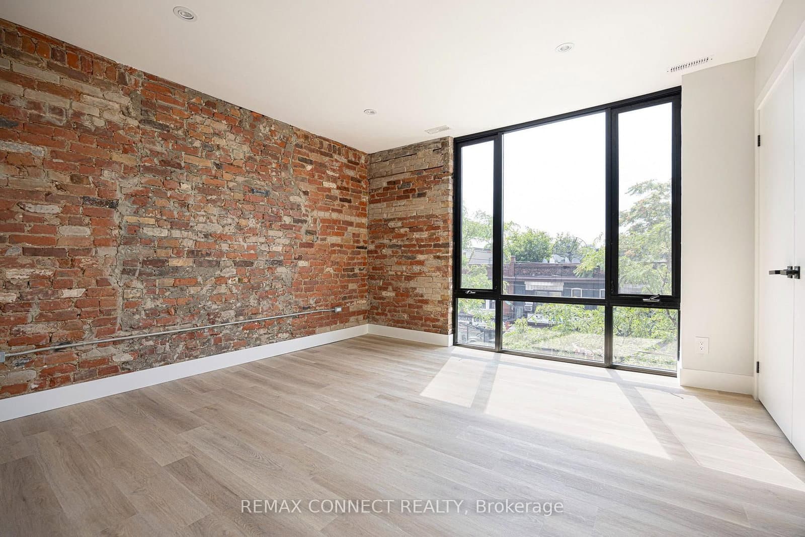 1146 College Street, Unit 3 thumbnail 10