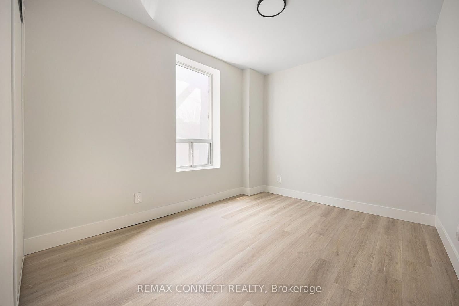 1146 College Street, Unit 3 thumbnail 11