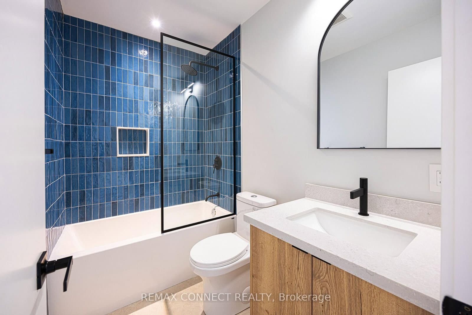 1146 College Street, Unit 3 thumbnail 13