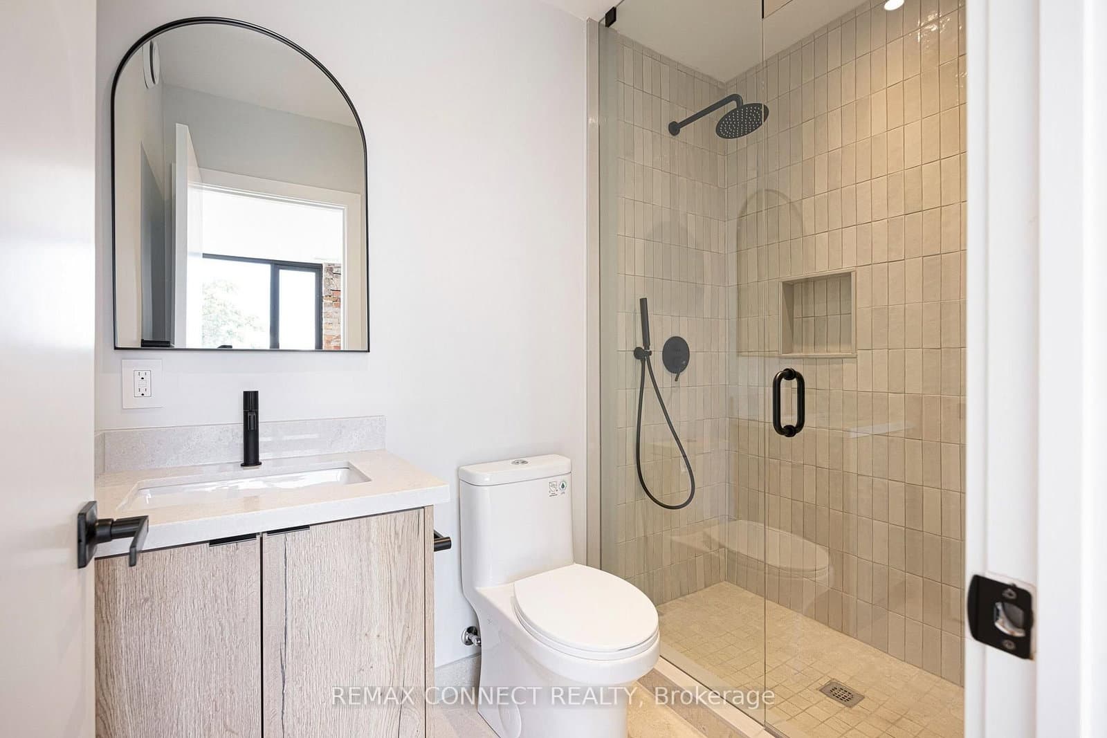 1146 College Street, Unit 3 thumbnail 14