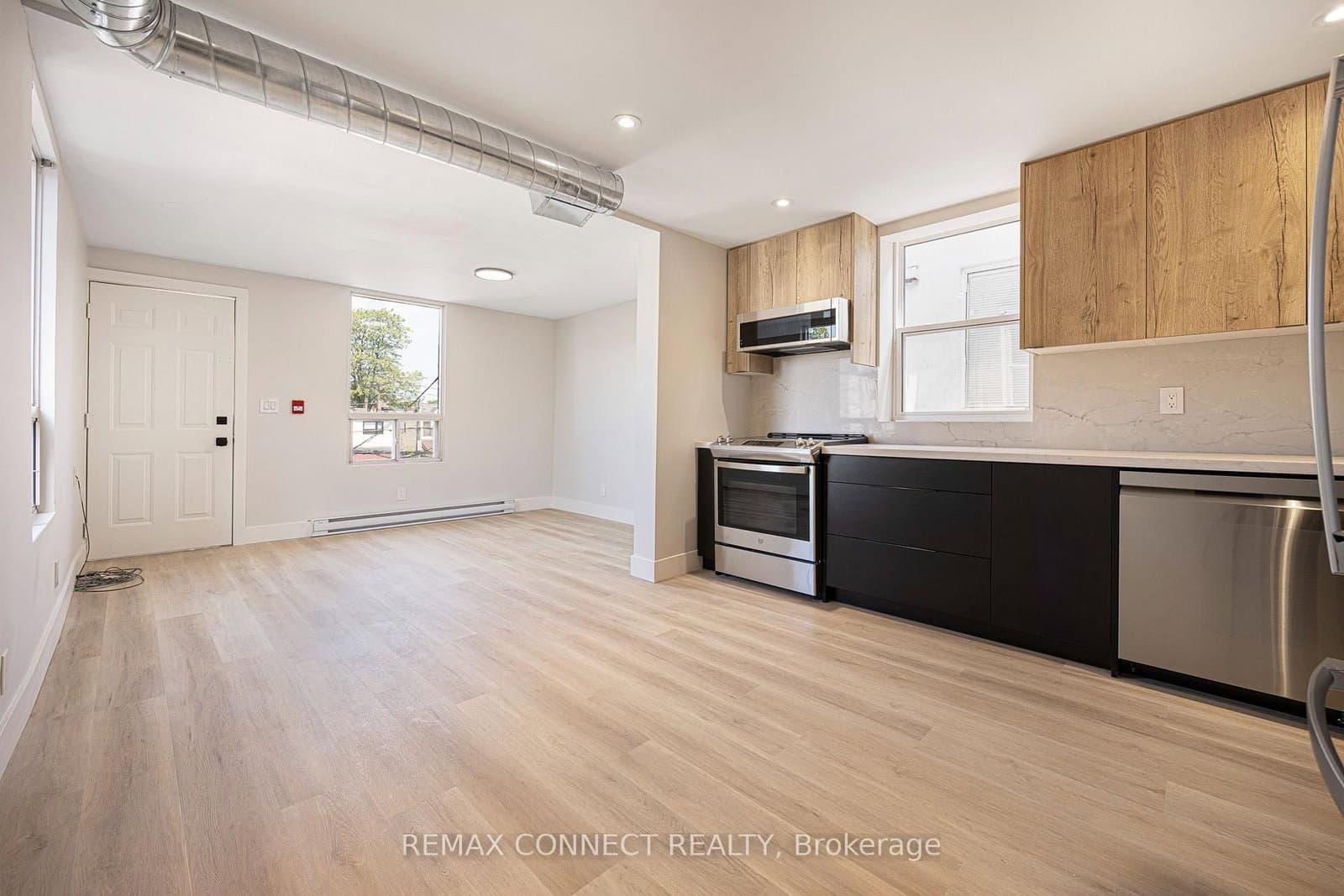 1146 College Street, Unit 3 thumbnail 4