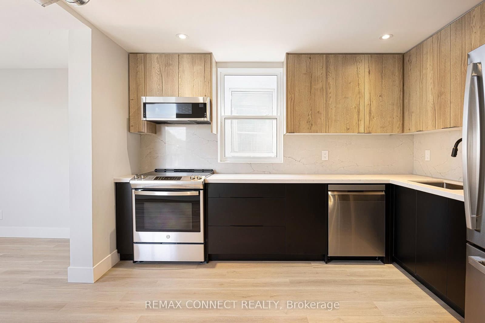 1146 College Street, Unit 3 thumbnail 5