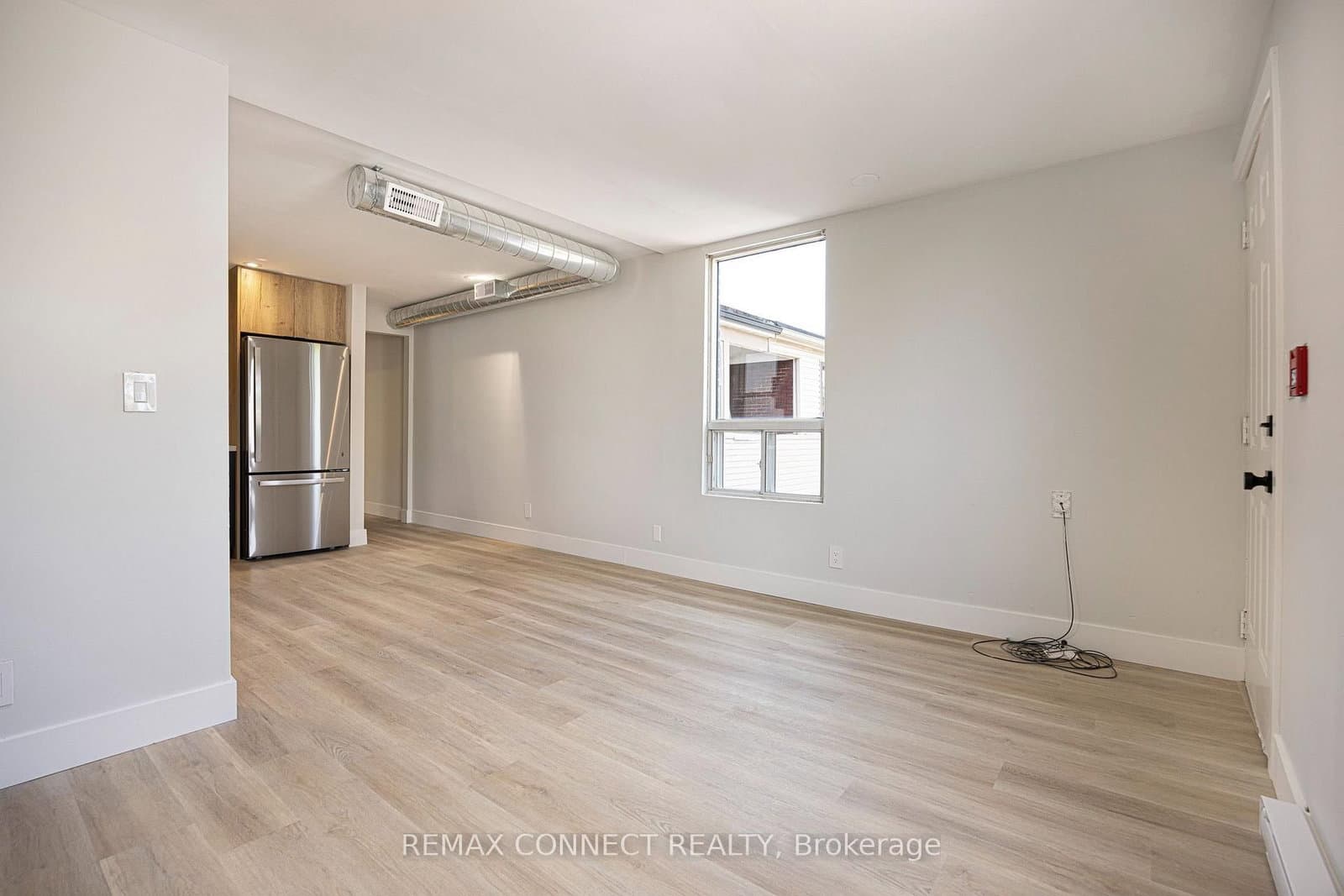 1146 College Street, Unit 3 thumbnail 8