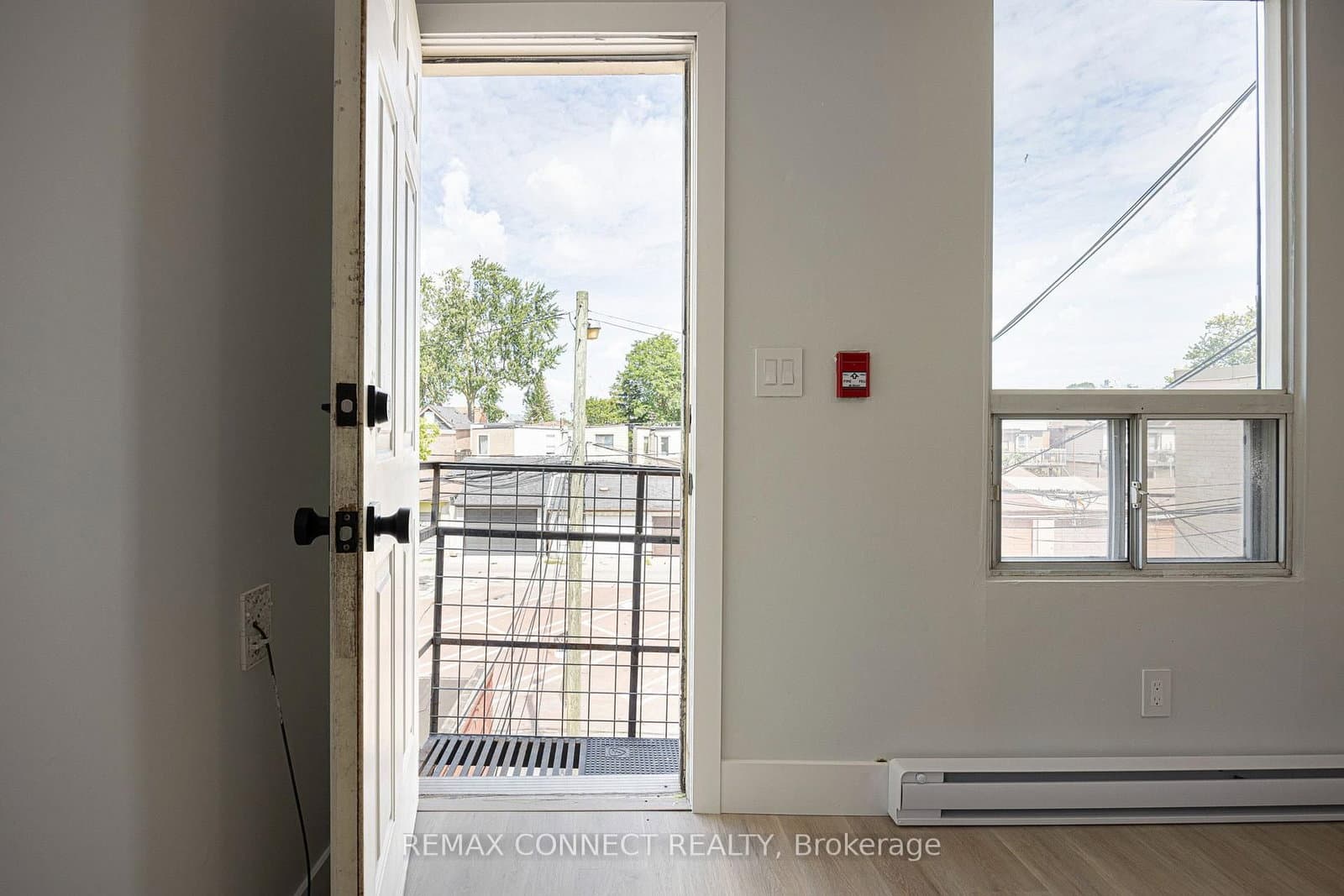 1146 College Street, Unit 3 thumbnail 9