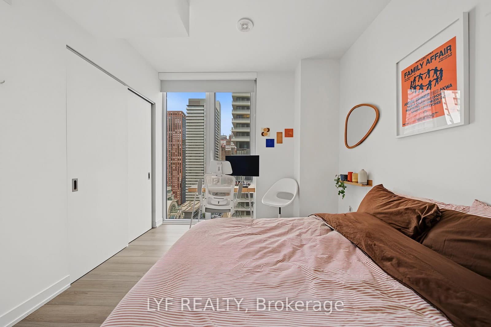 357 King Street W, Unit 2403 thumbnail 27