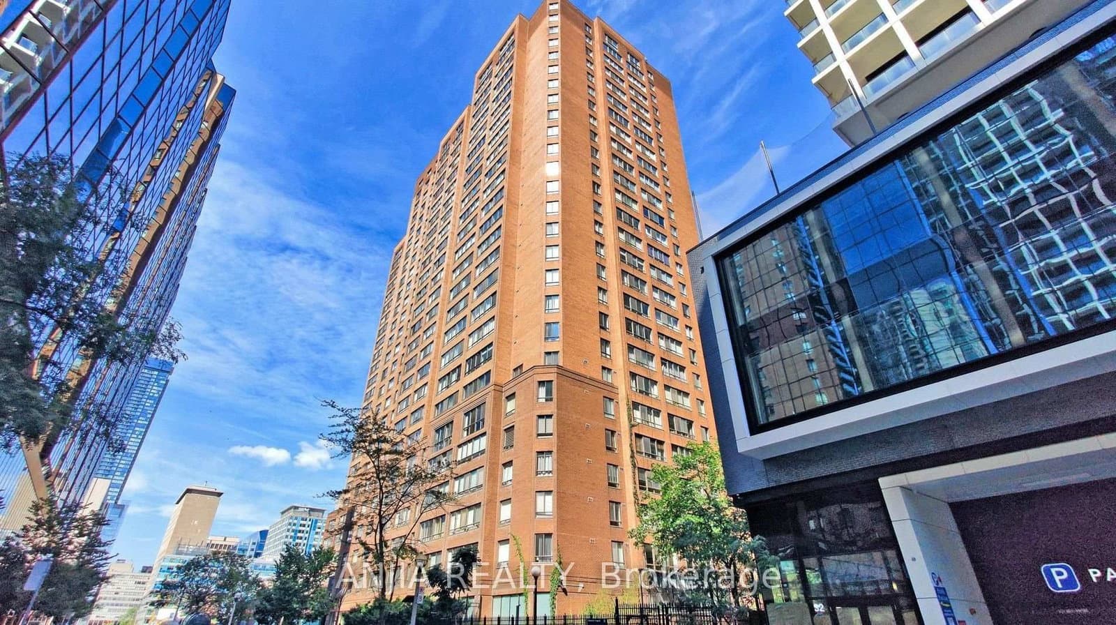 #912 - 633 Bay Street