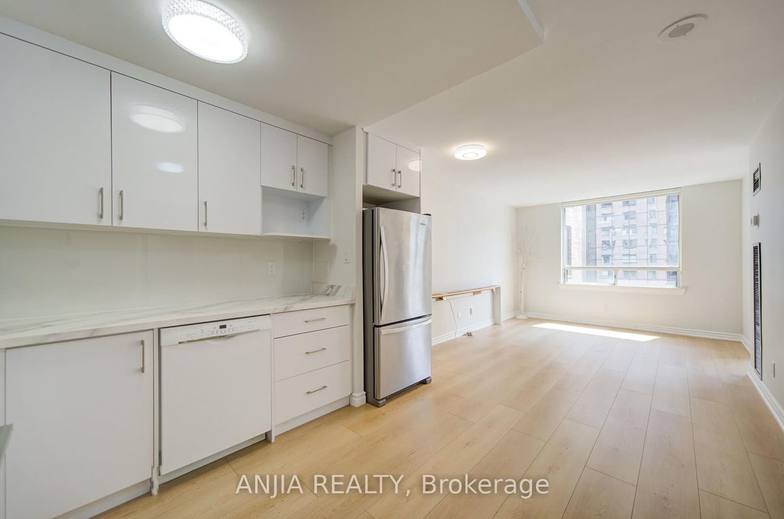 633 Bay Street, Unit 912 thumbnail 11