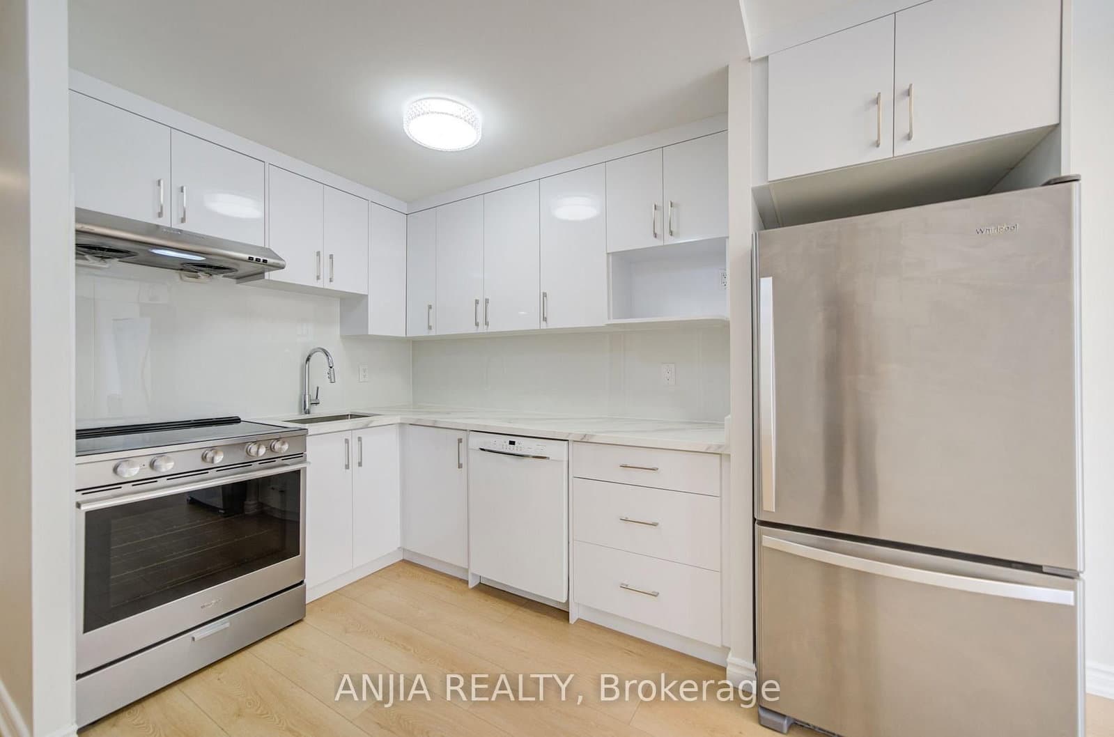 633 Bay Street, Unit 912 thumbnail 13