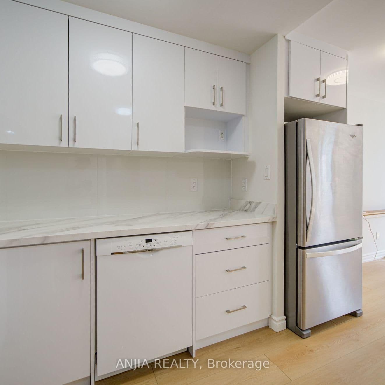 633 Bay Street, Unit 912 thumbnail 15