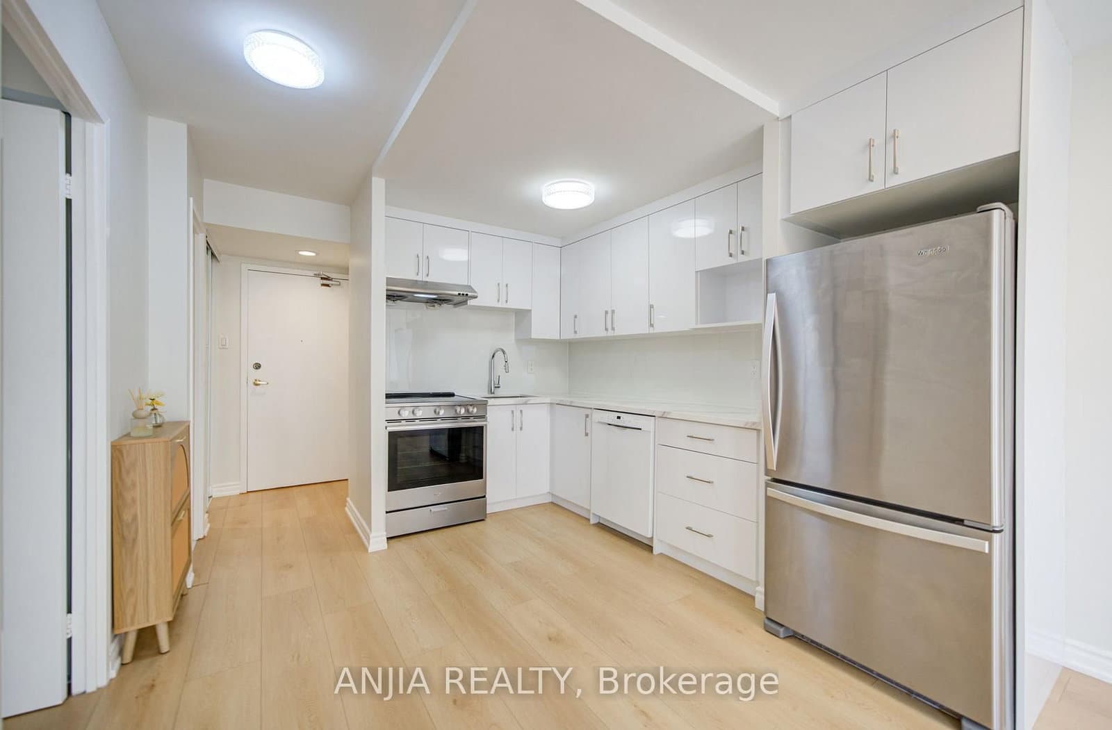 633 Bay Street, Unit 912 thumbnail 16