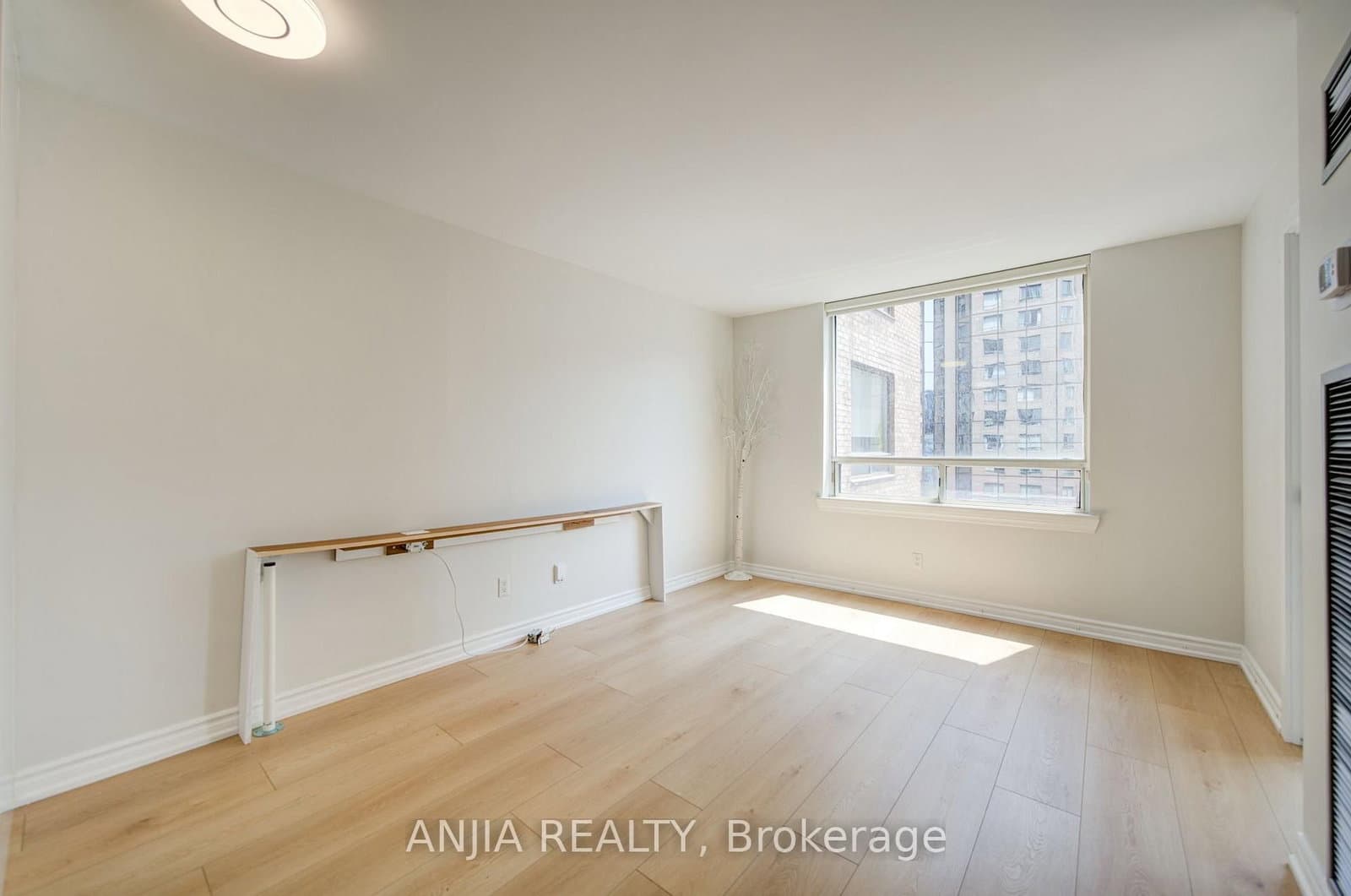 633 Bay Street, Unit 912 thumbnail 17