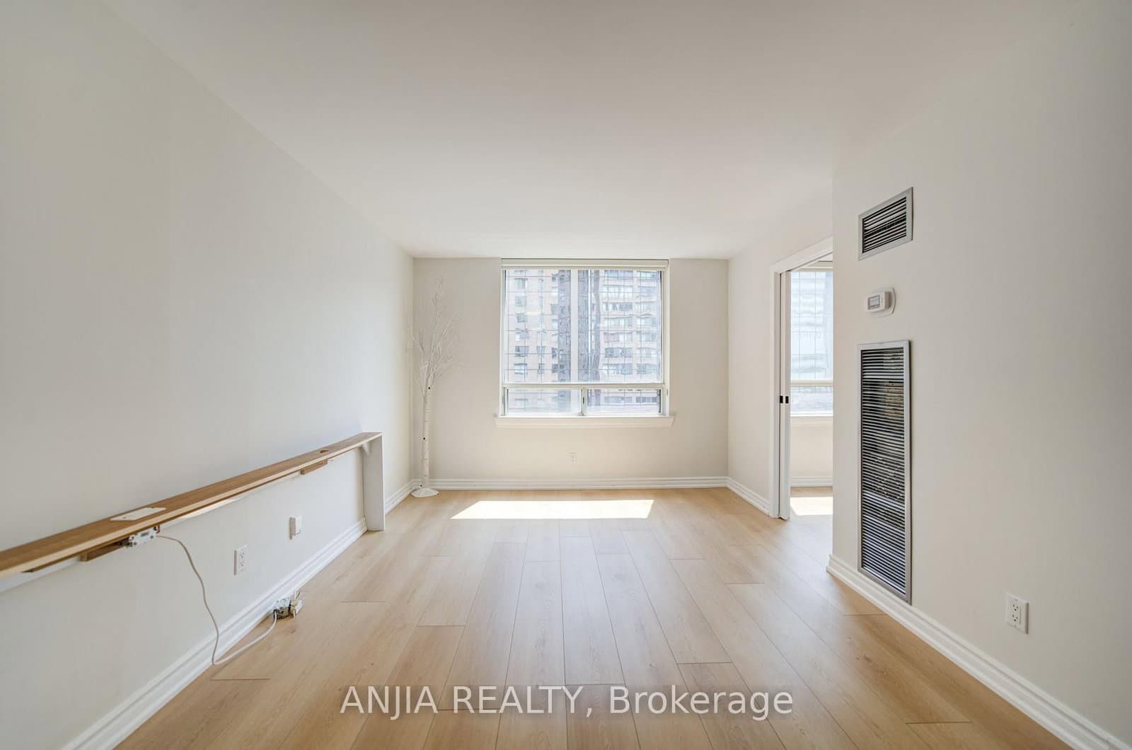 633 Bay Street, Unit 912 thumbnail 18